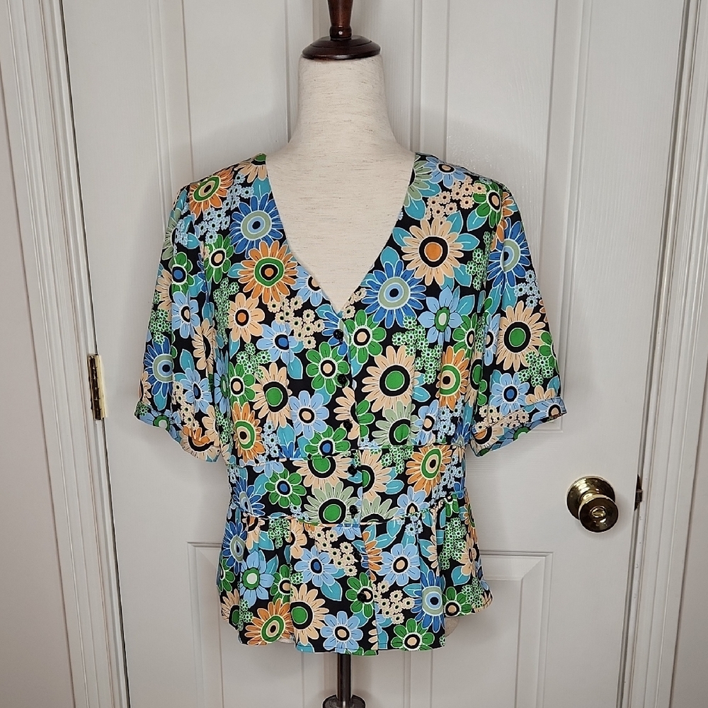 CAbi Happy Top Retro Floral Style 5900 Size M